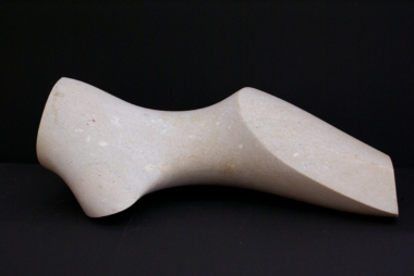 LIEGENDE - 2012/2016,
Forellenmarmor,
Länge: 46 cm