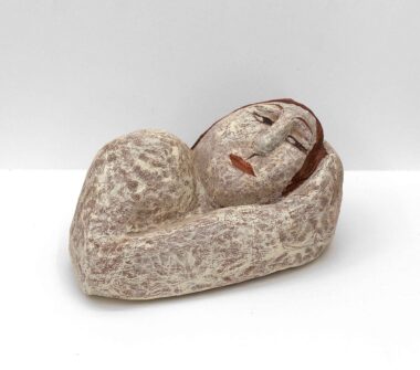 TAGTRAUM - 2023, Lindenholz bemalt, H 16 B 39 T 26 cm Reidl Annerose