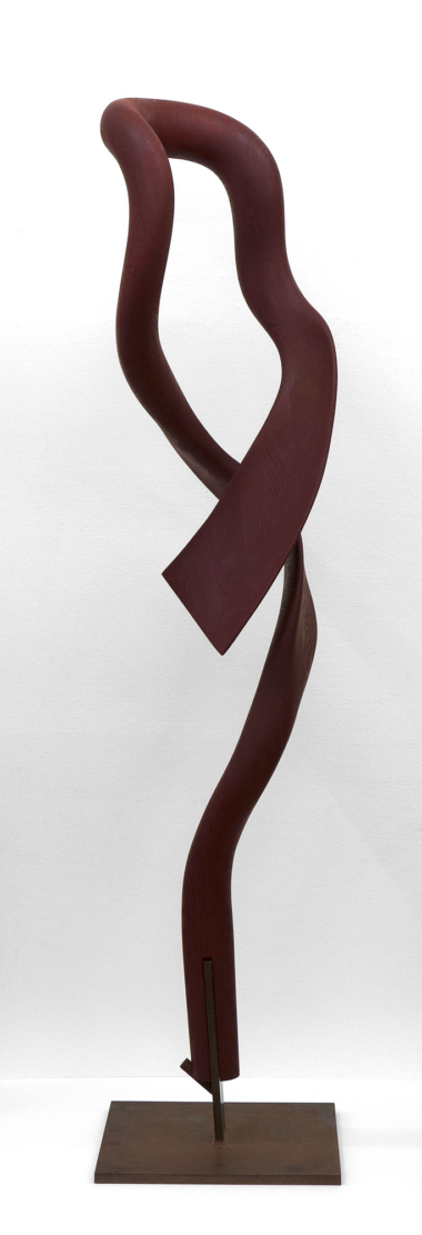 OHNE TITEL - 2022, Esche, rot patiniert, H 203 cm B 46 cm T 46 cm Priller Markus