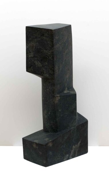 JOSEF PILLHOFER, GROSSES BEIN DES DIONYSOS - 1971, Serpentin, H 63 B 29 T 19 cm Pillhofer Josef