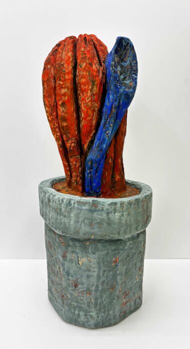 GROSSE PFLANZE - 2022/2026, Lindenholz bemalt, H 84 B 37 T 35 cm Riedl Annerose